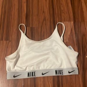 girls sports bra there is also a black one